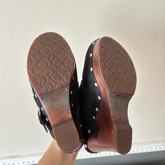 UGG Natalee Genuine Leather Sheep Skin Lined Black Studded Wedge Clogs Size 7 - Picture 9 of 9